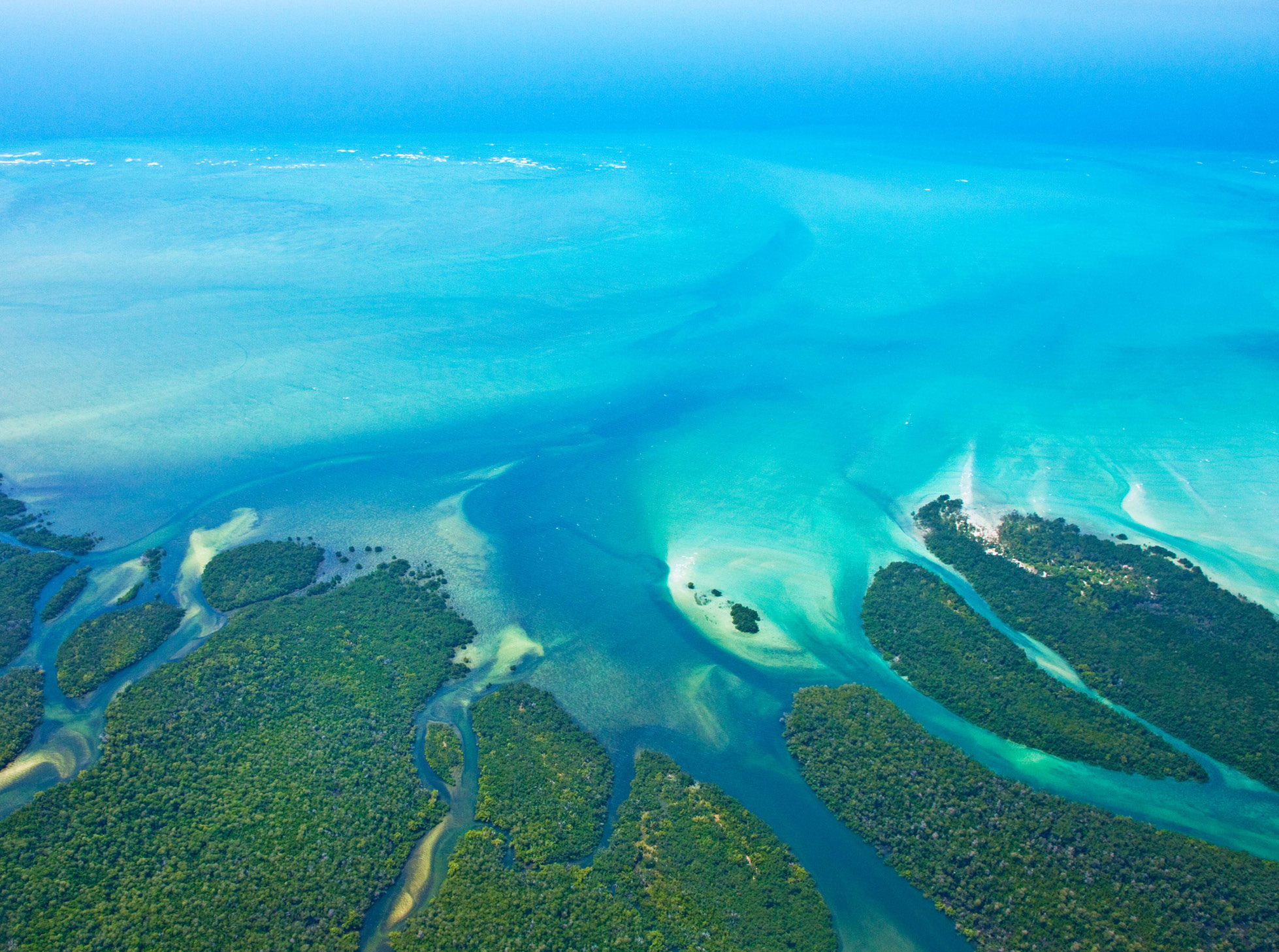 dhow-safari-northern-mozambique-birdseye-view