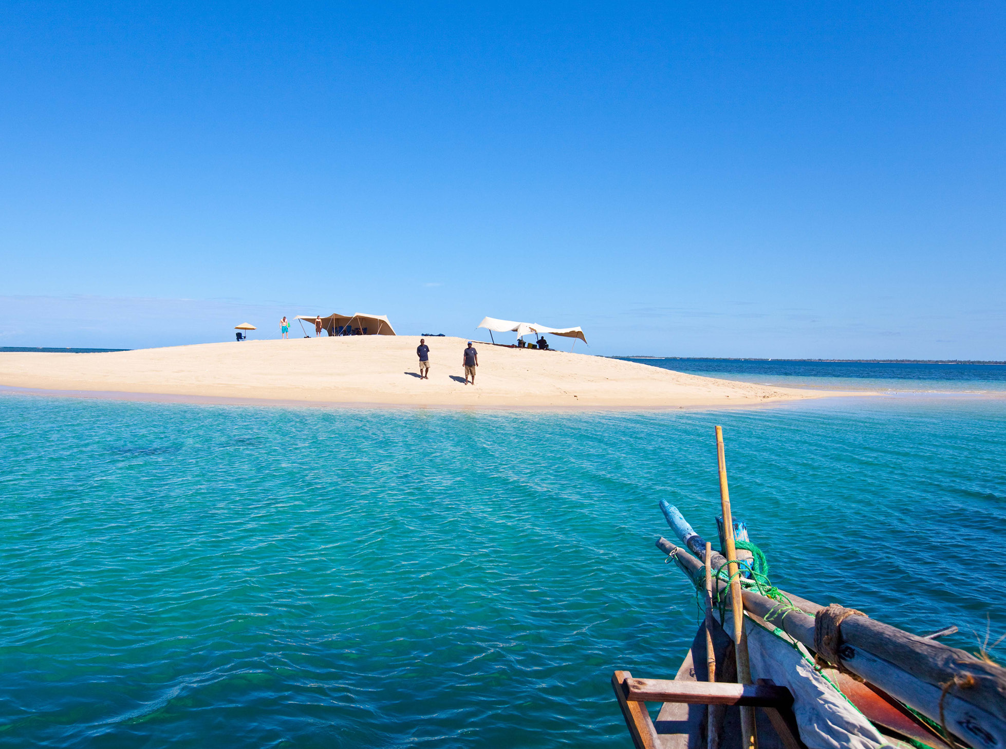 Dhow safari northern mozambique sandbank lunch