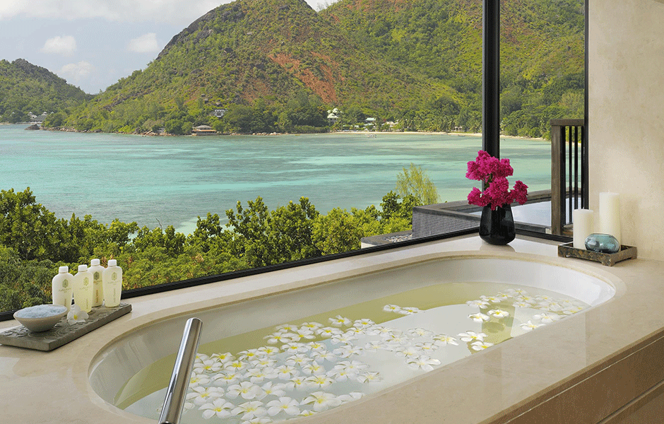 Seychelles Raffles Praslin bath with a view