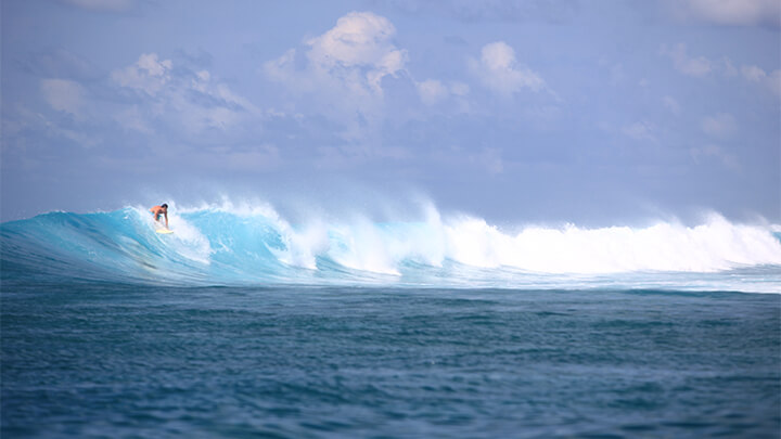 surfing Six Senses Laamu