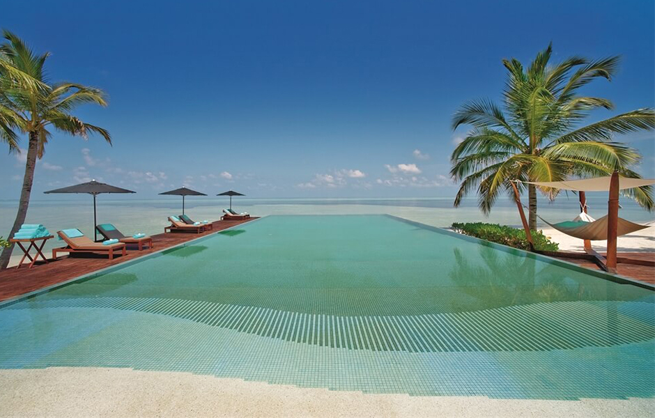lux south ari atoll pool