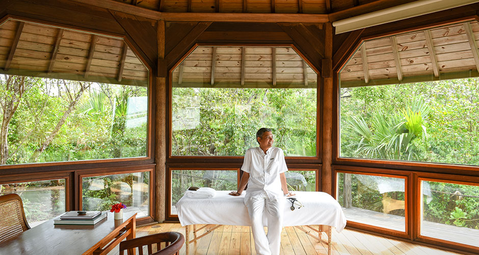 como parrot cay wellness