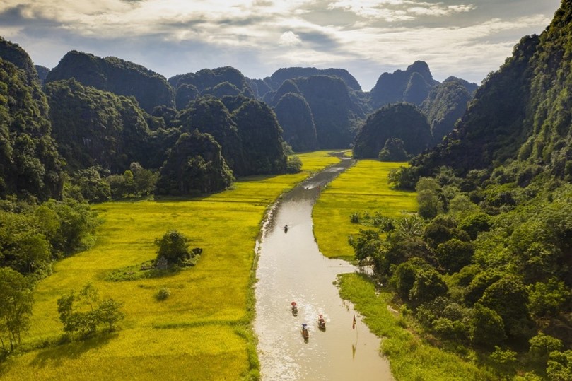 Scenery around Tam Coc in Ninh Binh 