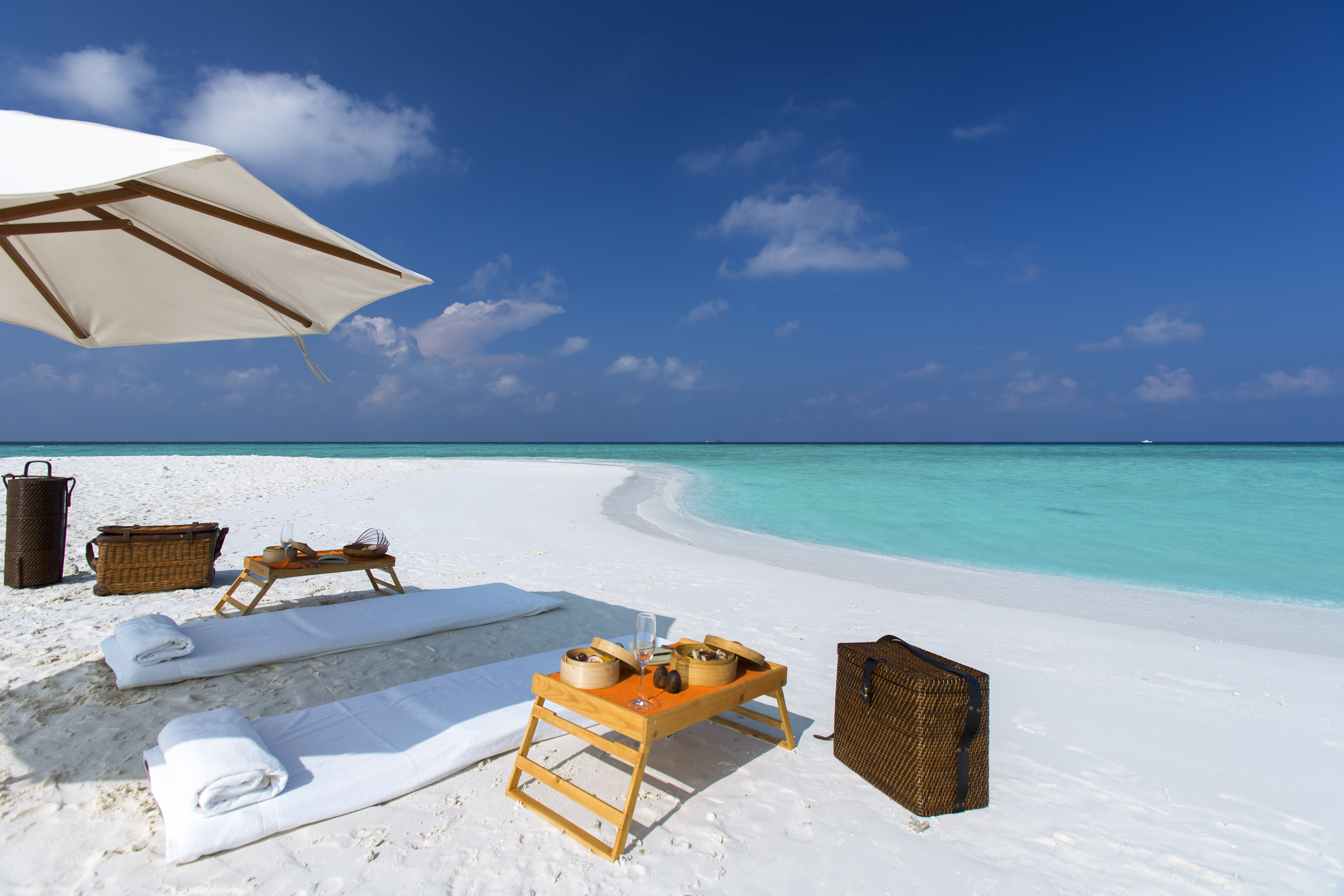 Picnic on a Sandbank