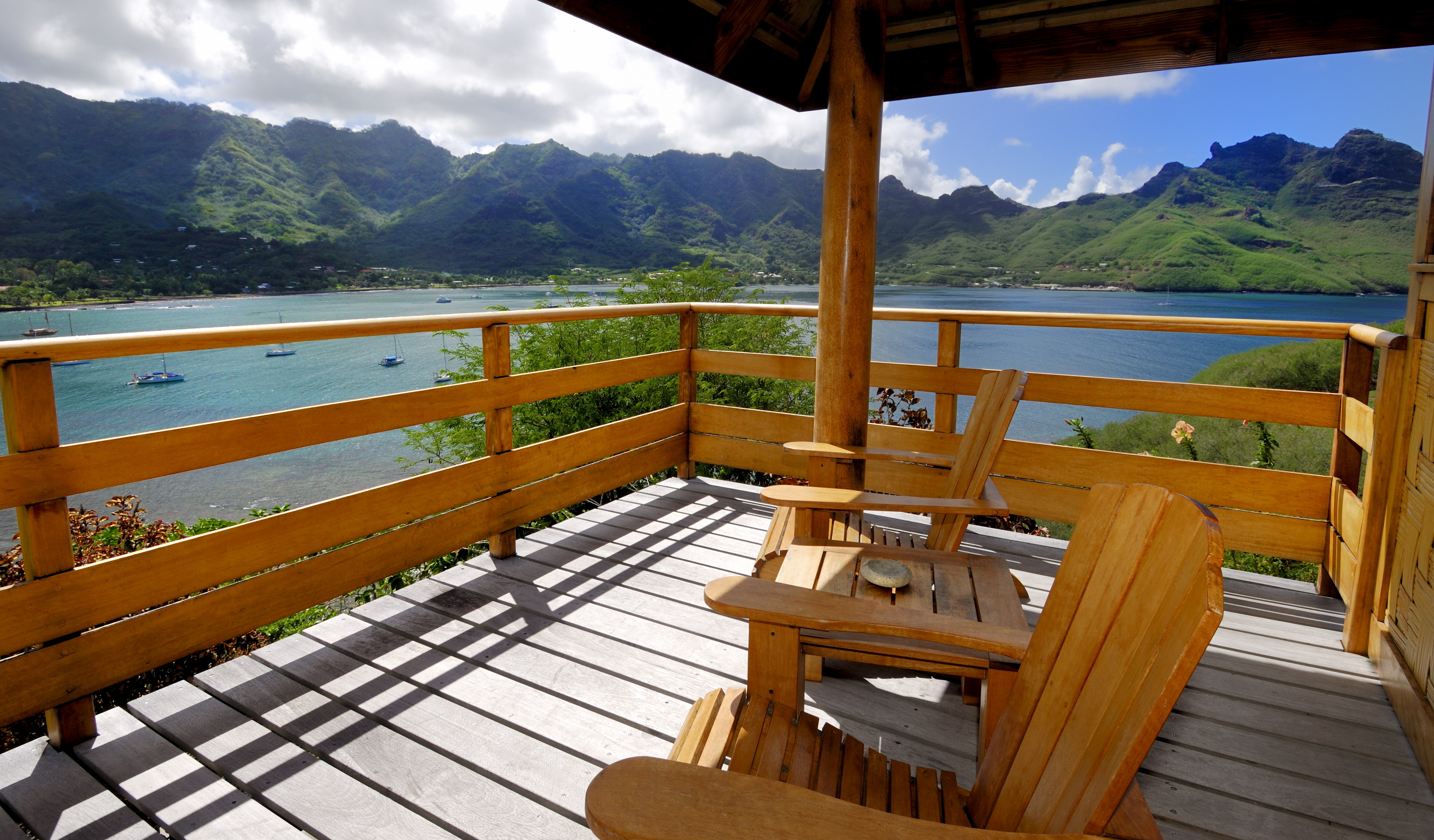 Nuku Hiva Keikahanui Pearl Lodge Bungalow panoramic balcony view