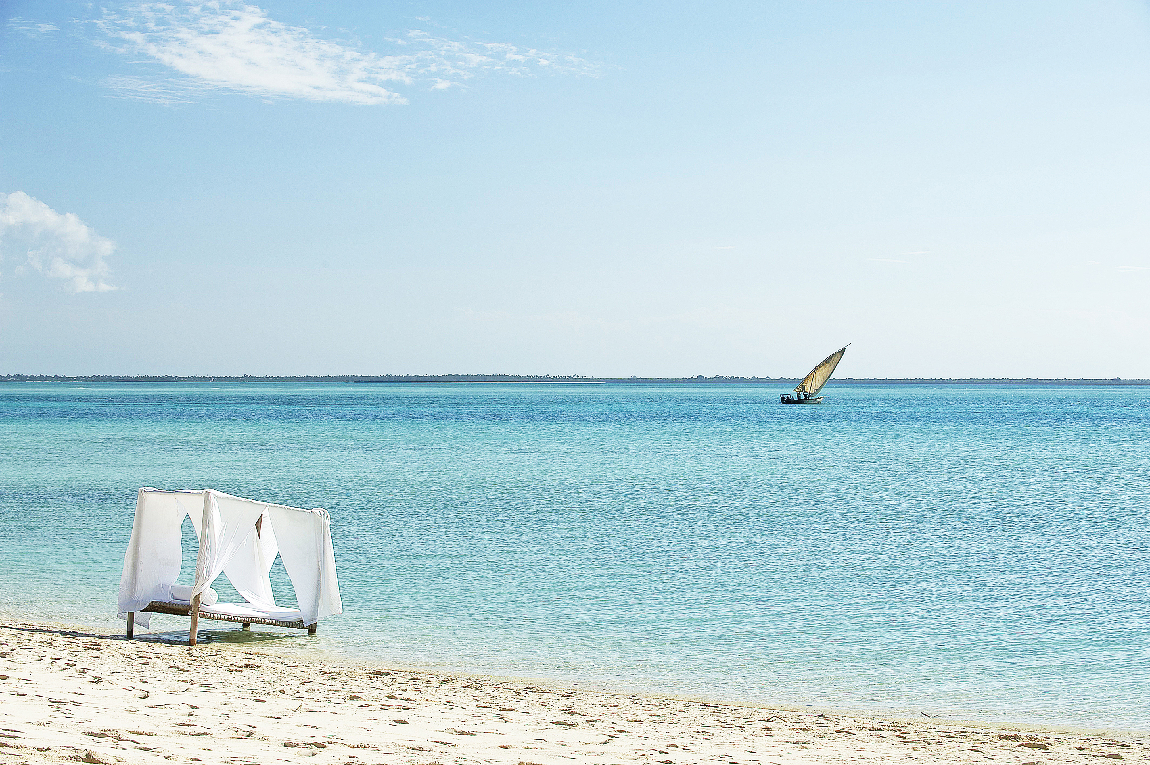 Kilindi sunbed at the waters edge