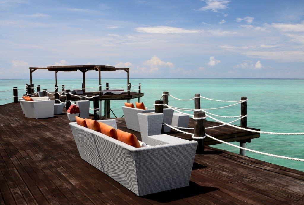 Essque Zalu pontoon lounge